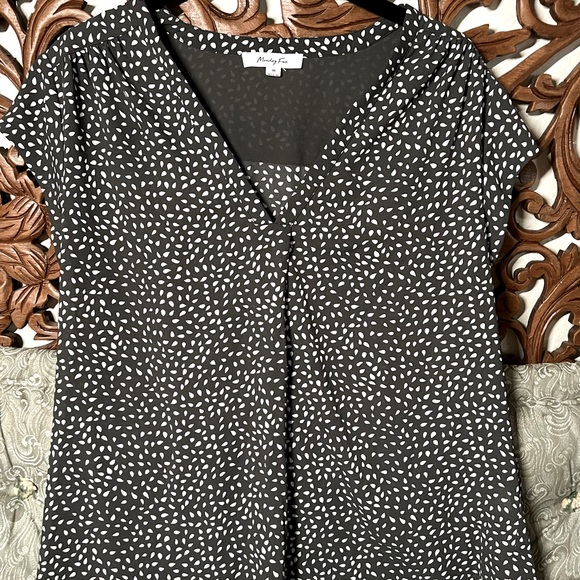 Monday Fun gray teardrop  dot blouse size M - Picture 2 of 3